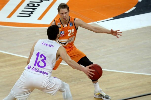 许尔策勒 许尔策勒